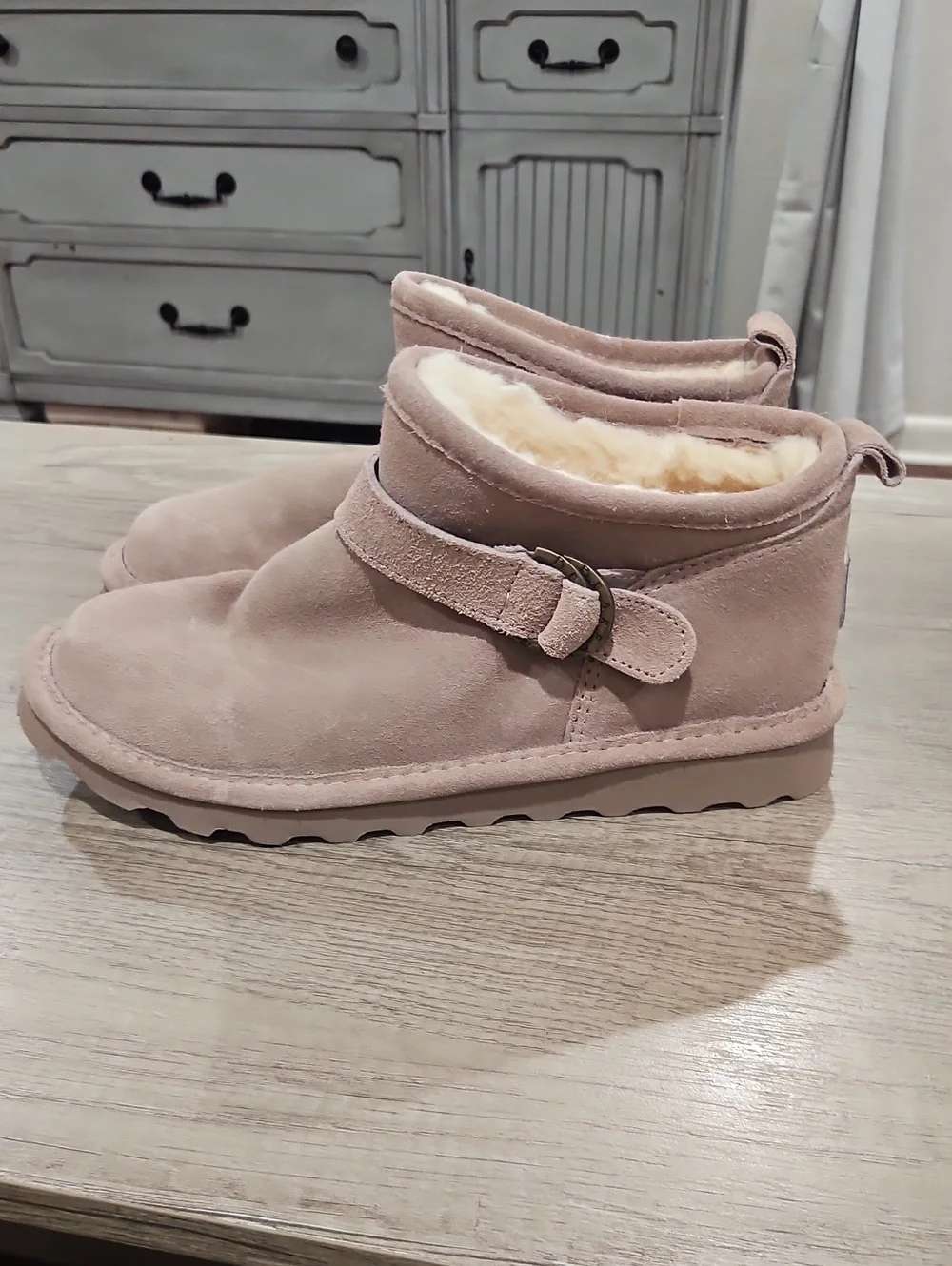 Bearpaw Women's Petite Boots featuring a soft suede size 8